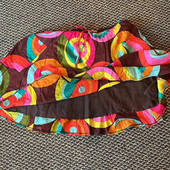 Bright lined skirt. Great for summer. - Picture 3 of 7